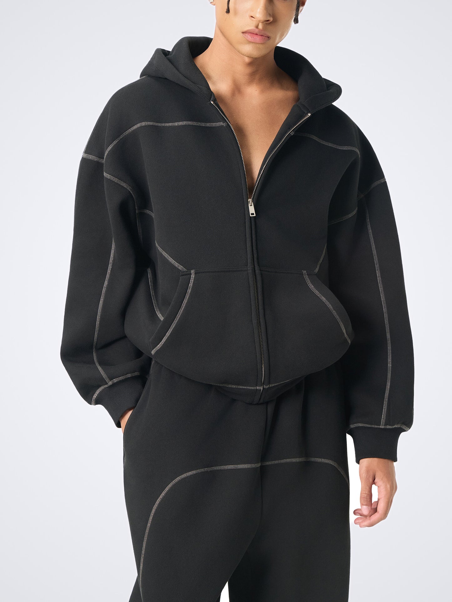 Outlined-stitch hoodie